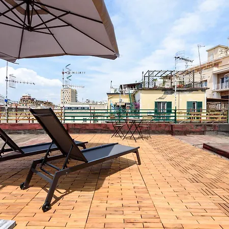 Amazing And Penthouse With Terraces In The Heart Of Apartament Neapol